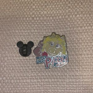Miss Piggy Pin - Cast Lanyard Collection 4 - 2005